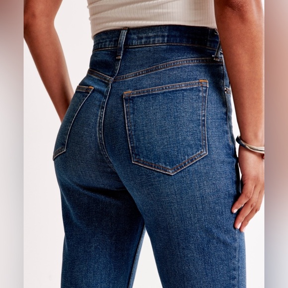 Abercrombie & Fitch Denim - Abercrombie Women's Curve Love Ultra High Rise Ankle Straight Jean 27 Short